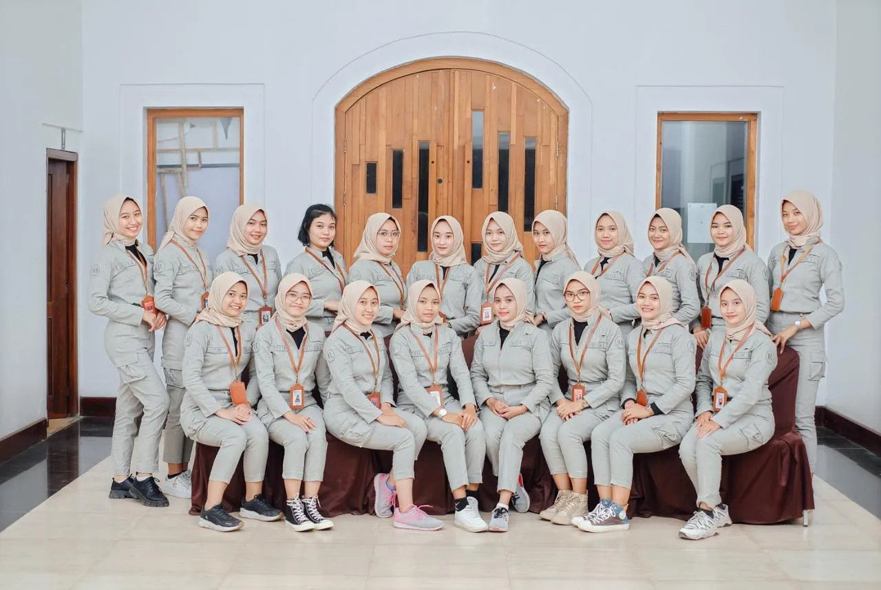 Elite TIM Royal Pariwisata Krem